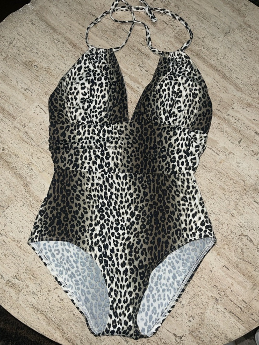 Tommy Bahama Halter top  Deep V Neck Leppard Print One Piece Swimsuit Size 8